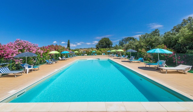 Agriturismo "Il Nazareno - Il Coppaio" with Shared Pool and Wi-Fi