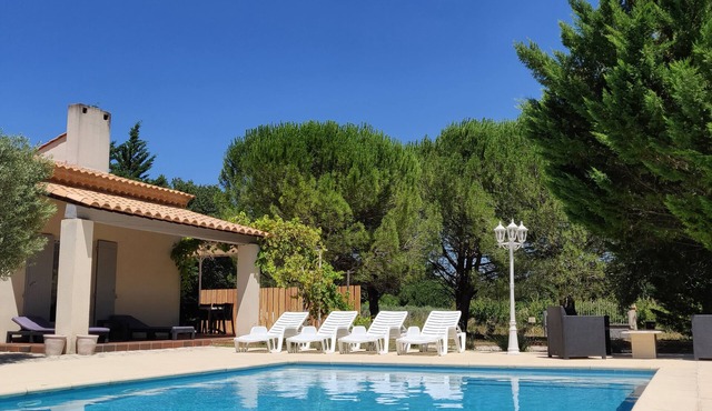 Air-conditioned vacation villa, 8p, swimming pool - Occitanie Uzès -22a private plot.