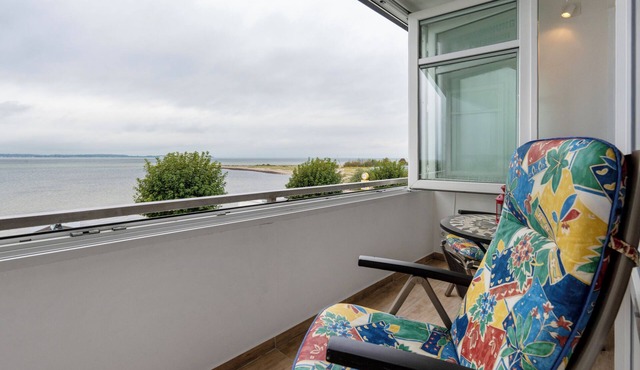 Apartment 'Förde-Traumblick 2' with Sea View, Balcony and Wi-Fi