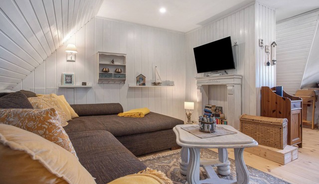 Apartment 'Urlaub Unterm Reetdach' with Private Garden and Wi-Fi
