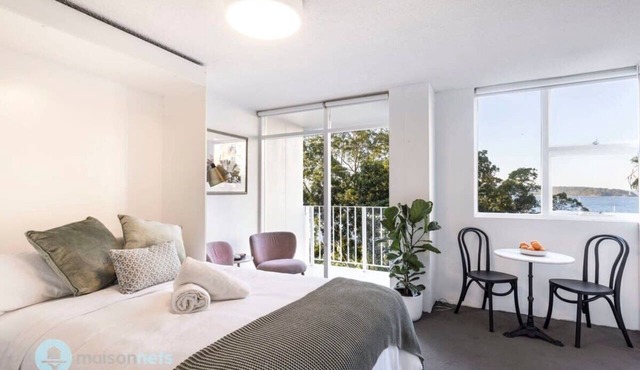 Apmnt With Parking, Balcony, Pool & Harbour Views