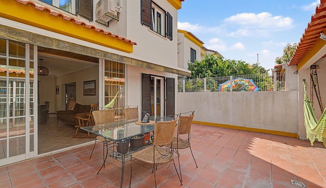 Azeitão Town House with Private Terrace, Wi-Fi, and Air Conditioning