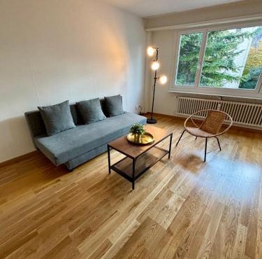 Basic & Simple on Langgrütstrasse in Zurich