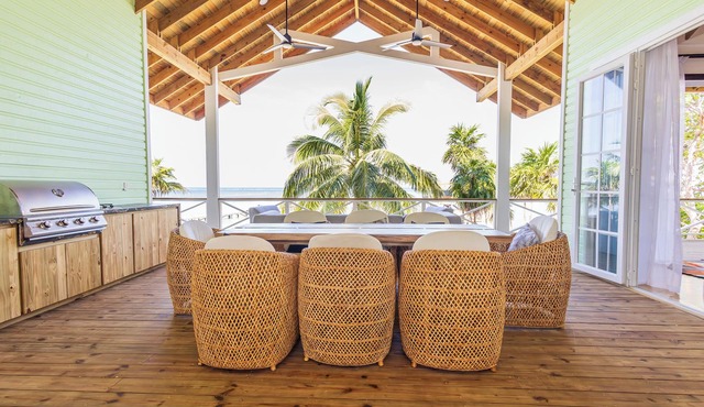Beachfront on Quiet East End Roatán, Sleeps 10, 3BR+Loft