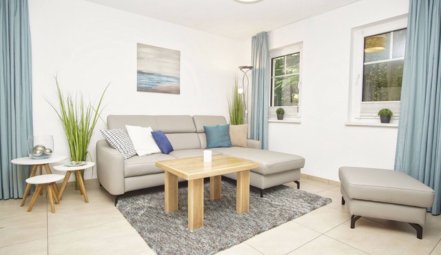 Beachfront apartment with terrace, use of swimming pool and sauna - Rex Rugia H-1010