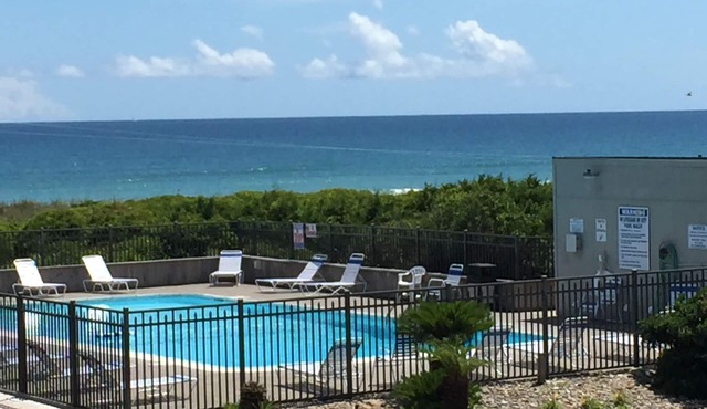 Beautiful Beach Condo with ocean view and 2 Pools!