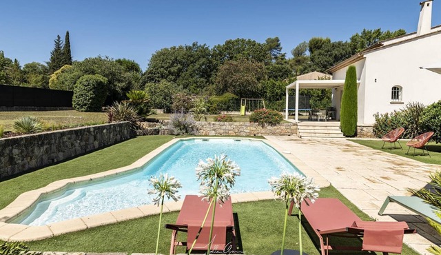 Beautiful Contemporary Villa Heated Swimming Pool Air-conditioned Garden Quiet Close to everything