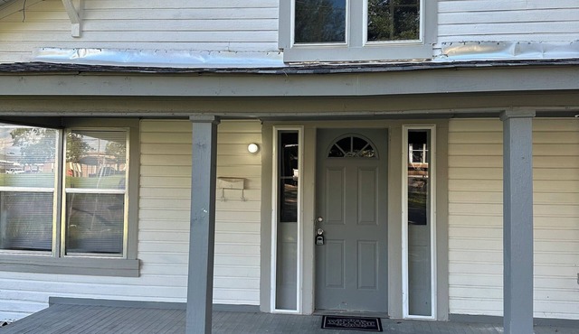 Big 3-bedroom house with 2 Full Bathrooms, with WiFi, AC in wonderful Vivian