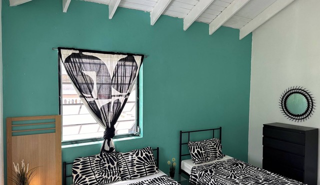Breezy Lucian Bliss 10 minutes from Centre Attractions!