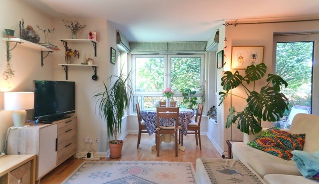 Bright and cosy flat in the heart of Leith