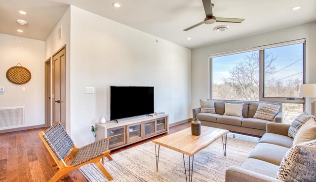 Broadway Loft 320