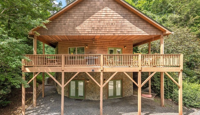 Buckeye Cabin、ノースカロライナ州ウィーバーヴィルに位置