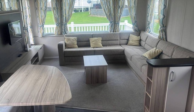Caravan- Sleeps 6, 2 Bedrooms - Thurston Manor