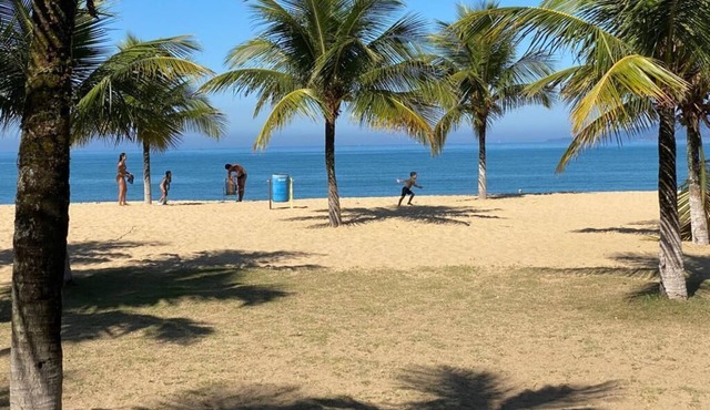 Casa Aconchegante, 3 qts 1 no Térreo; Piscina; Bem Pertinho da Praia!!