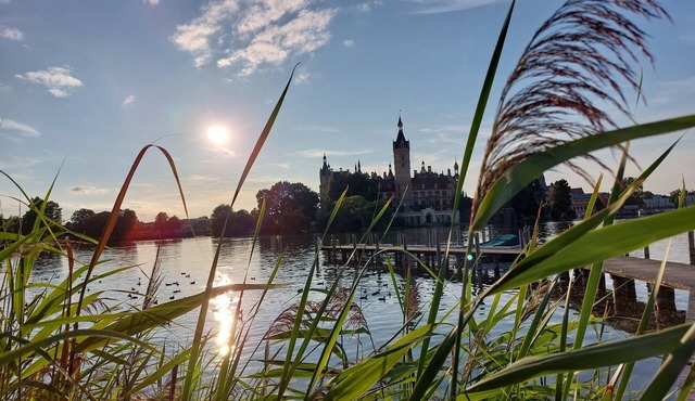 Central vacation apartment on the lake and near the castle