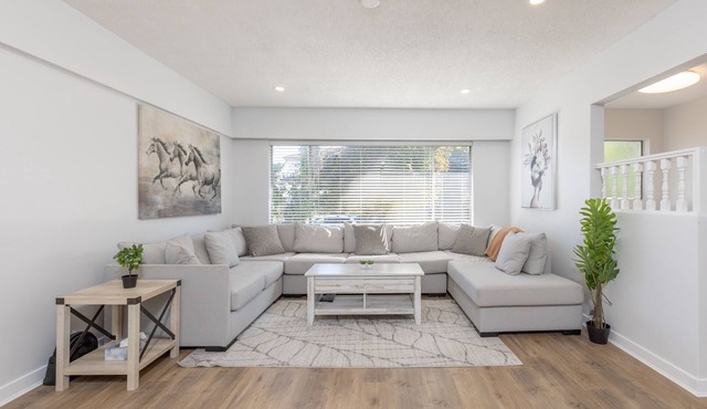 Centrally located 3 bedroom 2 bathroom close to stores, restaurants and downtown