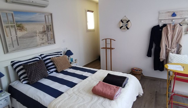 Chambre Cabanon de plage au coeur du Var, swimming pool and jacuzzi