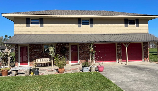 Charming 4BR home with many extras in a quiet neighborhood 30 min from downtown.