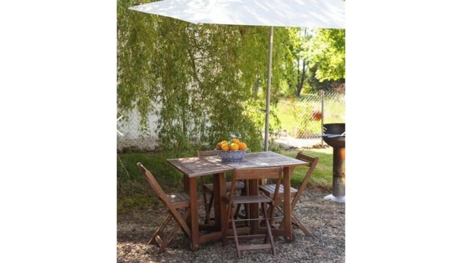 Charming Family 2-Bedroom Cottage with Heated Pool Near Beaches & Forest