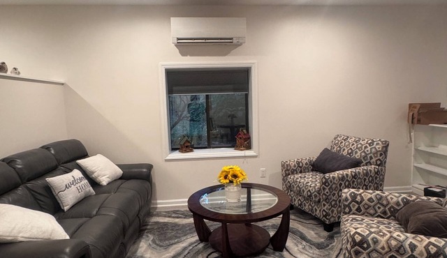 Charming spacious 1-bedroom apartment in lovely Asheville/Fletcher