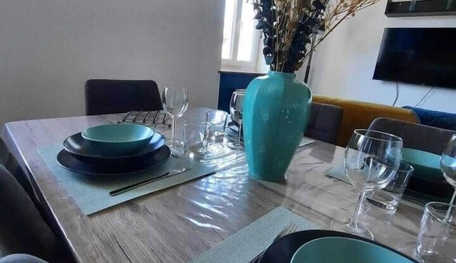 Chic and comfortable flat between beach and port