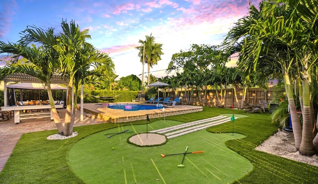 Coastal Dream Oasis/ 4 Bed rooms /Mini Golf/ Game Room/ Htd Pool/ BBQ