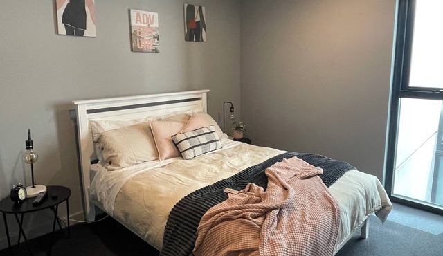 Cosy 1 bedroom apartment at Kingston foreshore- pet friendly