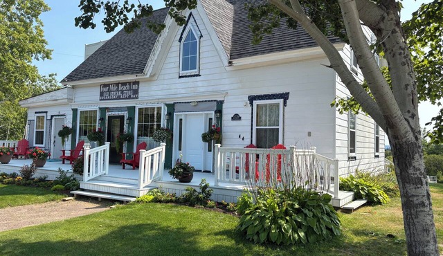 Cozy Room in a Historic 1880s Inn · Cabot Trail, Cape Breton