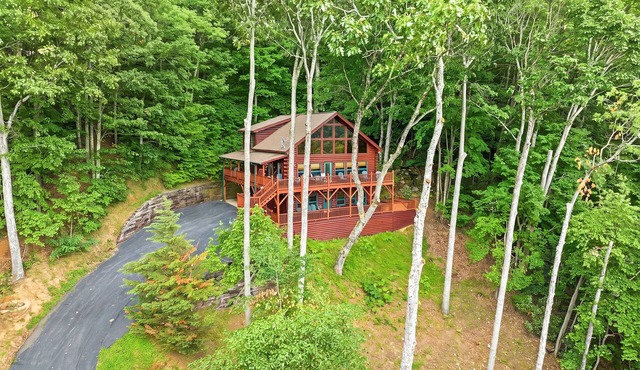 Creek'nWoods IV -Views-Decks-waterfall-sleeps 14