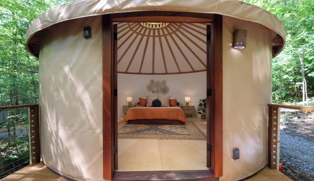 Creekside Yurt - The Dreamer