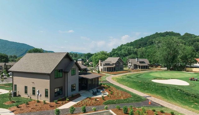 Direct Golf Course Access + Pool. Gym. Restaurant.