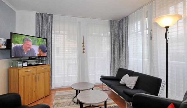 Dog-friendly 3-room vacation apartment with south-facing balcony for 4 people