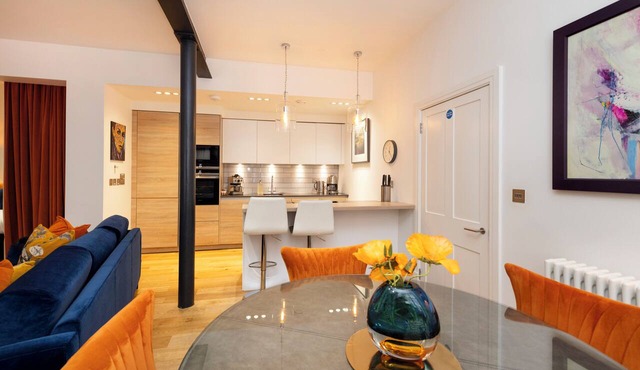 Edinburgh Luxury Apartment- The Matisse Suite