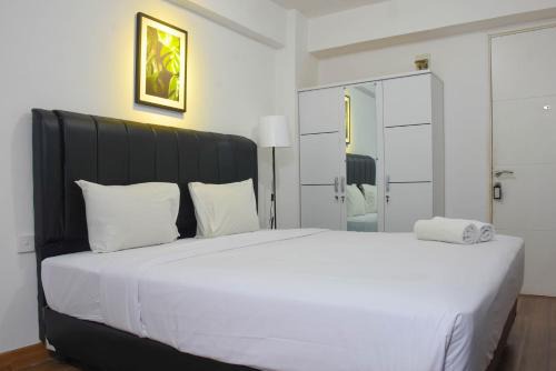 Elegant and Comfy Studio at Bassura City Apartment By Travelio