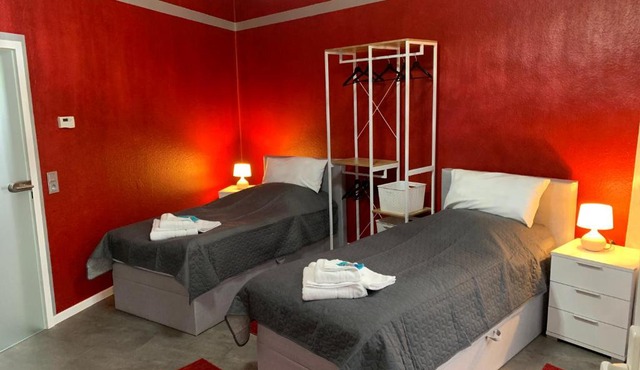 Exklusive Stadtwohnung am Elbradweg: Best-Preis-FEWO Rathausblick 1 für max. 3 Pers. inkl. WLAN, Prime Video & Self Check-In