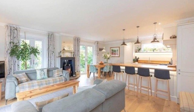 Fabulous house in a great location for golf, John Muir Way, pubs etc