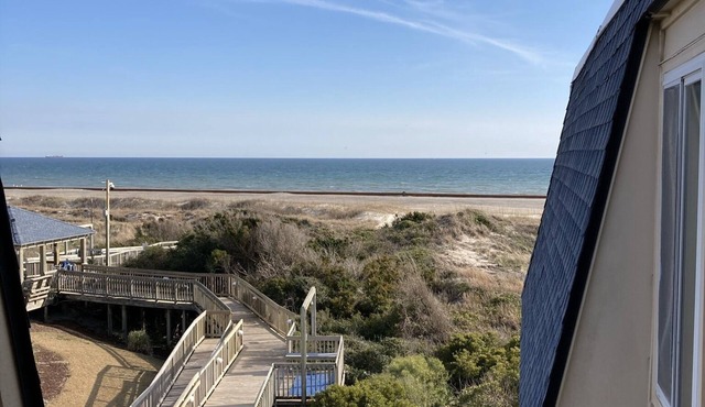 Family resort atmosphere on beautiful Atlantic Beach, North Carolina