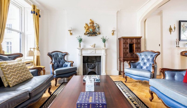 Family Royal 4 Bed Belgravia Residence by Buckingham Palace