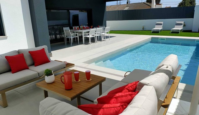 Fantastic holiday home with heated pool