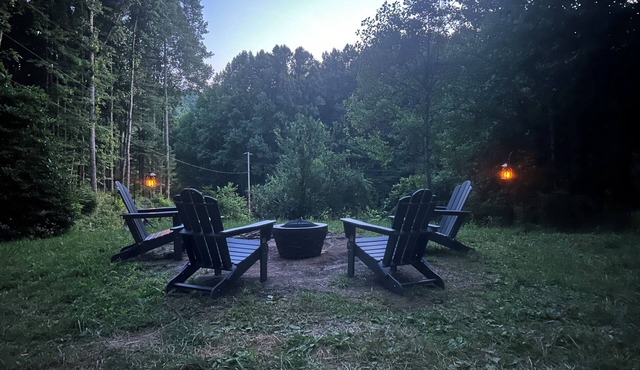 Feisty Ranch Farm Retreat - Private and charming 2-bedroom on 15 acres
