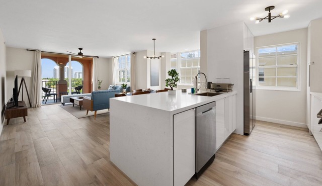 Fully Renovated Condo with and Extraordinary view!