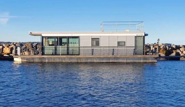Hausboot in Laboe an der Kieler Foerde