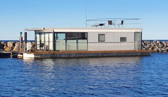 Hausboot in Laboe an der Kieler Foerde