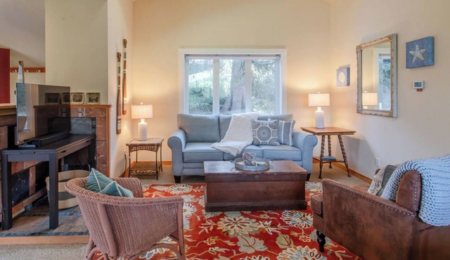 Haystack Luxury - Private Studio for Monthly Stays, Near Chapman Point, Deck + BBQ