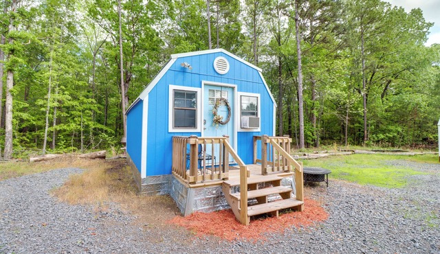 Higden Studio w/ Shared Patio, Yard Games, Grills! in Higden