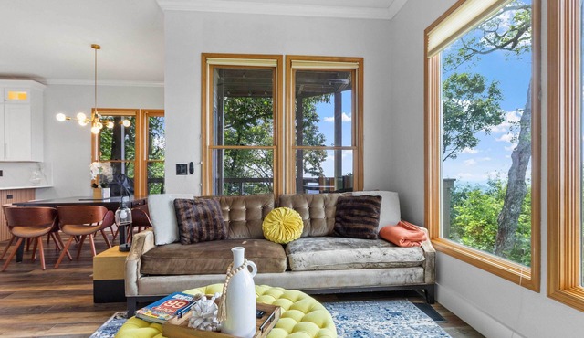 Hiking On-Site: Mtn-View Burnsville Condo!