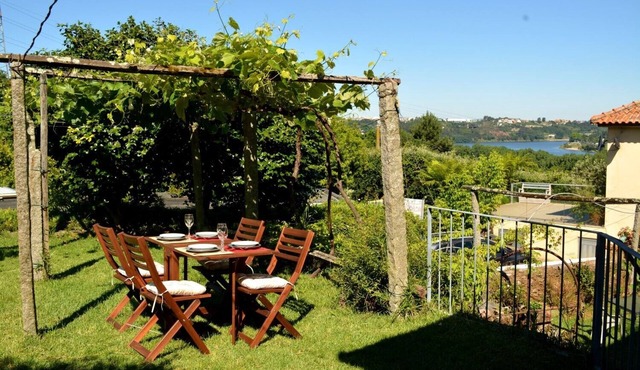 Historic eco-friendly house with a garden, near Douro and a cycle path to Porto
