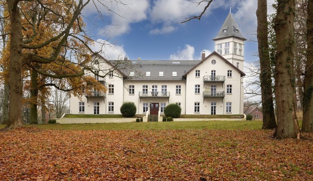 Hohen Niendorf Castle near Kühlungsborn, fireplace & sauna