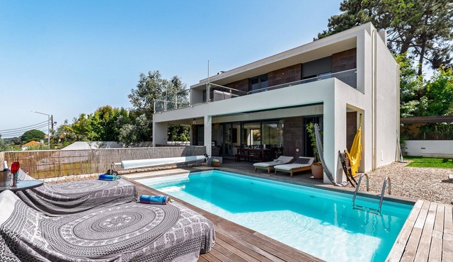 Holiday Home 'Casa Praia Do Meco' with Private Pool, Private Terrace and Wi-Fi
