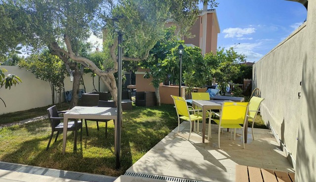 Holiday Home 'Villa Antoinette' with Private Terrace, Wi-Fi and Air Conditioning
